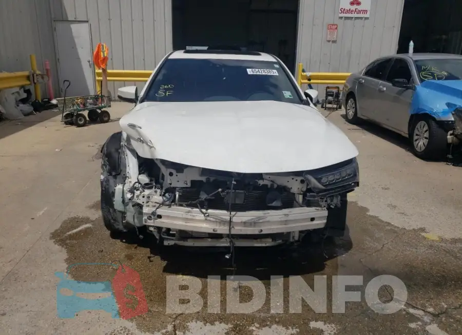 19UUB2F66JA012041 Photo# 5