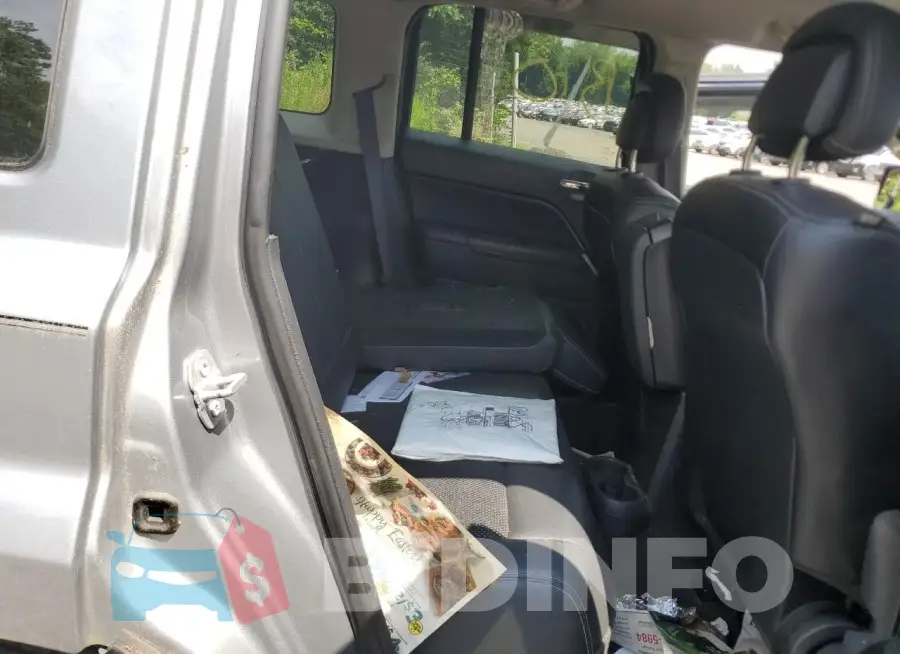 1C4NJPBAXGD784644 Photo# 11