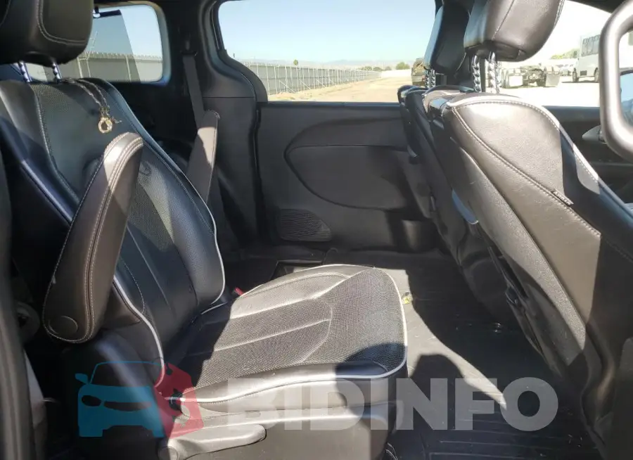 2C4RC1N7XKR551216 Photo# 11