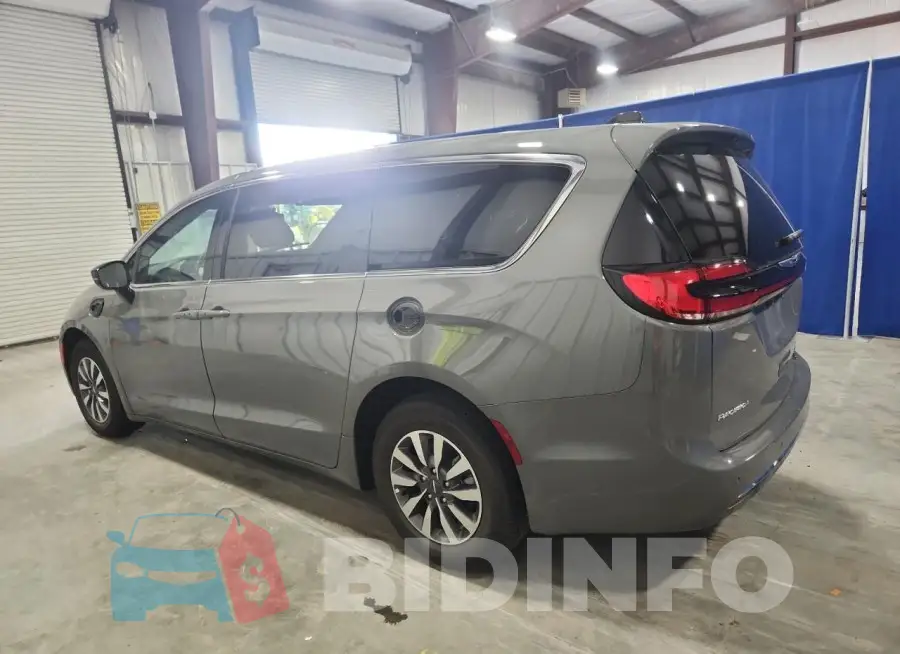 2C4RC1S73SR567245 Photo# 2