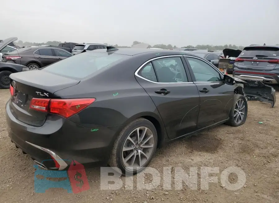 19UUB2F35KA001149 Photo# 3