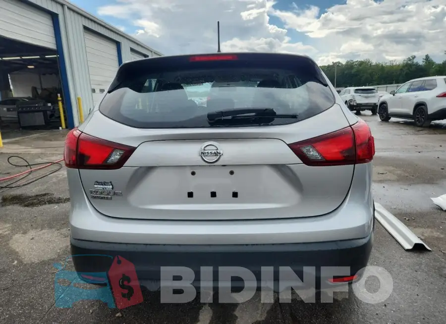 JN1BJ1CP5JW151017 Photo# 6
