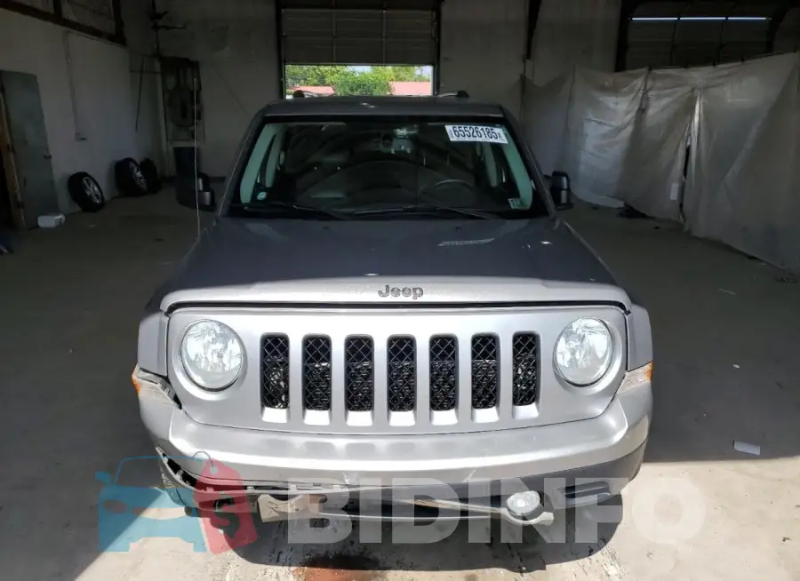1C4NJRFB5GD696132 Photo# 5