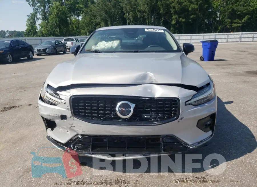 7JRL12FKXRG281826 Photo# 5