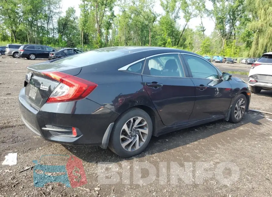 19XFC2F82GE244065 Photo# 3