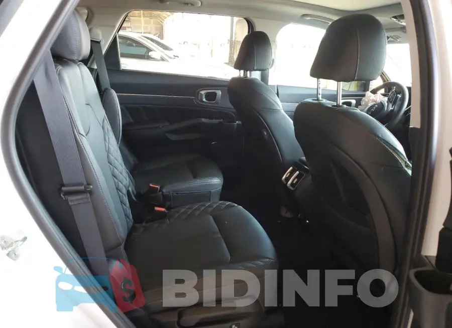 5XYRK4LF5NG074931 Photo# 11