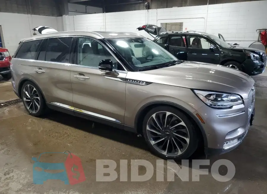 5LM5J7XC0LGL14151 Photo# 4