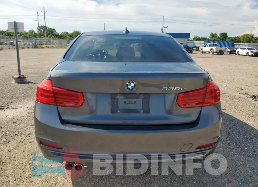 WBA8E1C58HK480125 Photo# 6