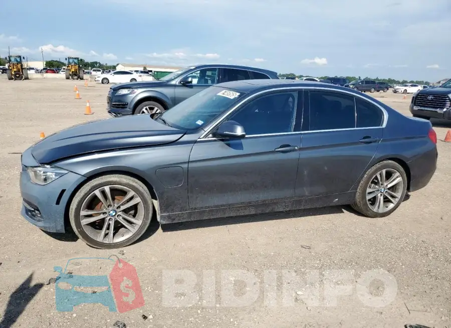 WBA8E1C58HK480125 Photo# 1