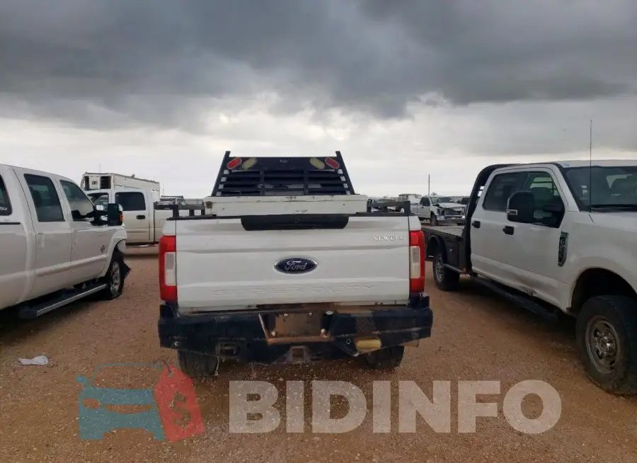 1FT8W3BT2JEC94905 Photo# 6