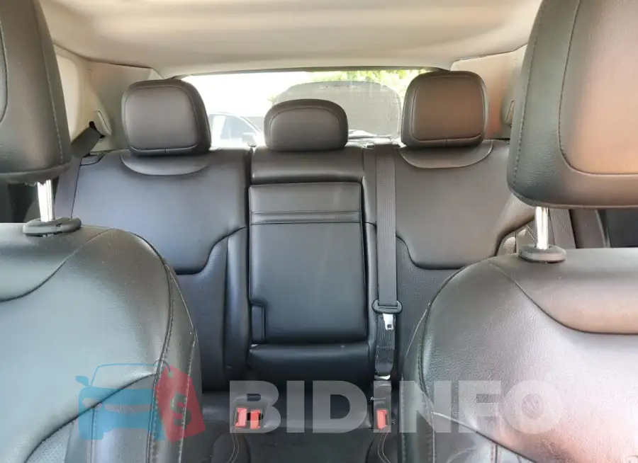 3C4NJDCB8JT470837 Photo# 10