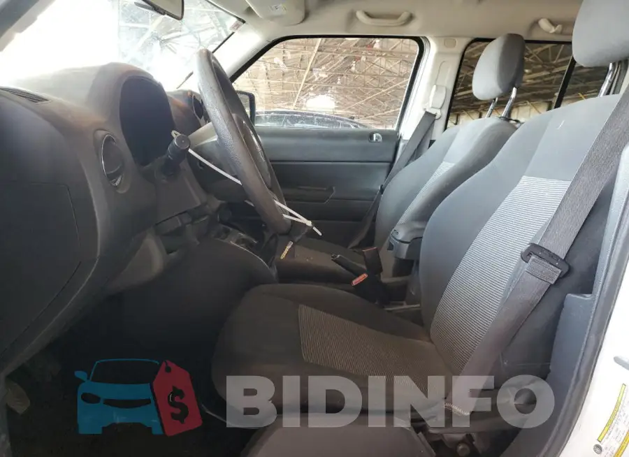 1C4NJPBA1GD702767 Photo# 7
