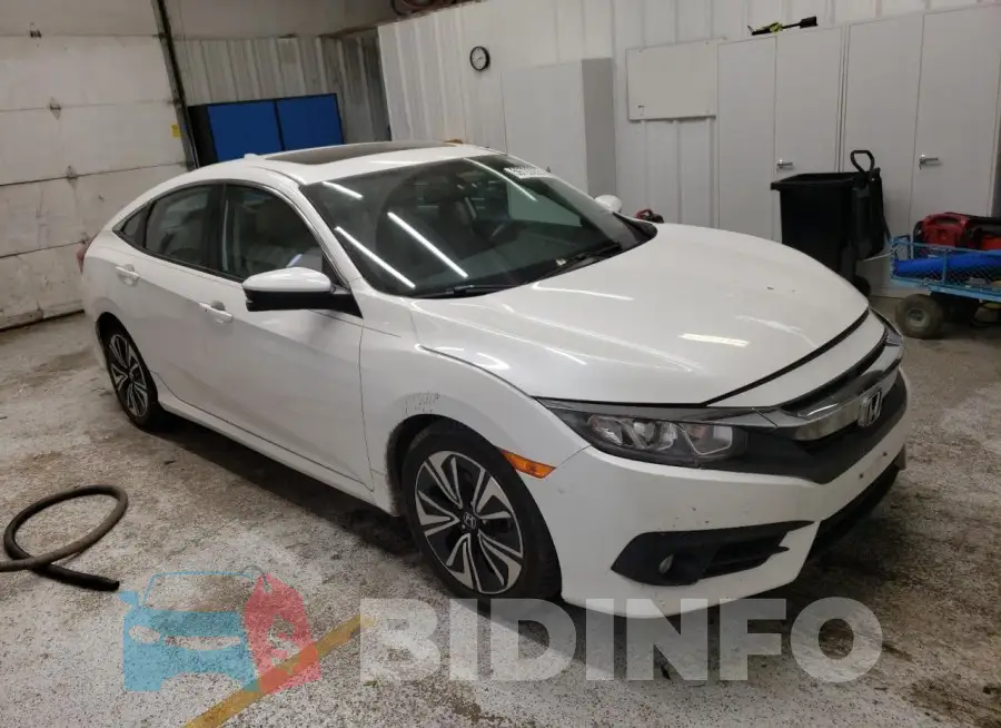 19XFC1F71HE017596 Photo# 4