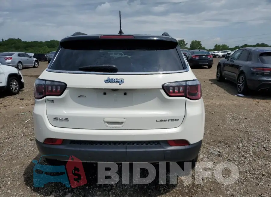 3C4NJDCB9LT111712 Photo# 6
