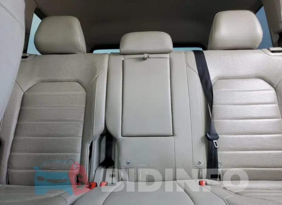 1V2NR2CA6JC577108 Photo# 10