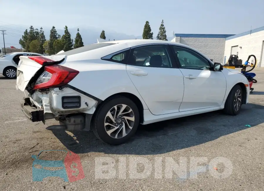 19XFC2F70JE208096 Photo# 3