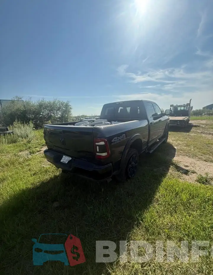 3C6UR5FJ8KG527438 Photo# 3