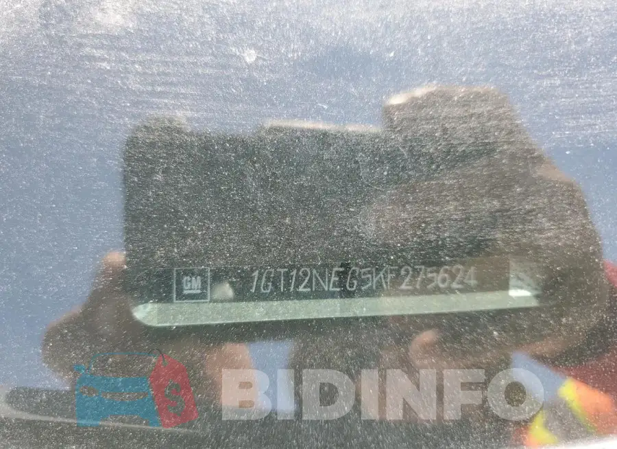 1GT12NEG5KF275624 Photo# 12
