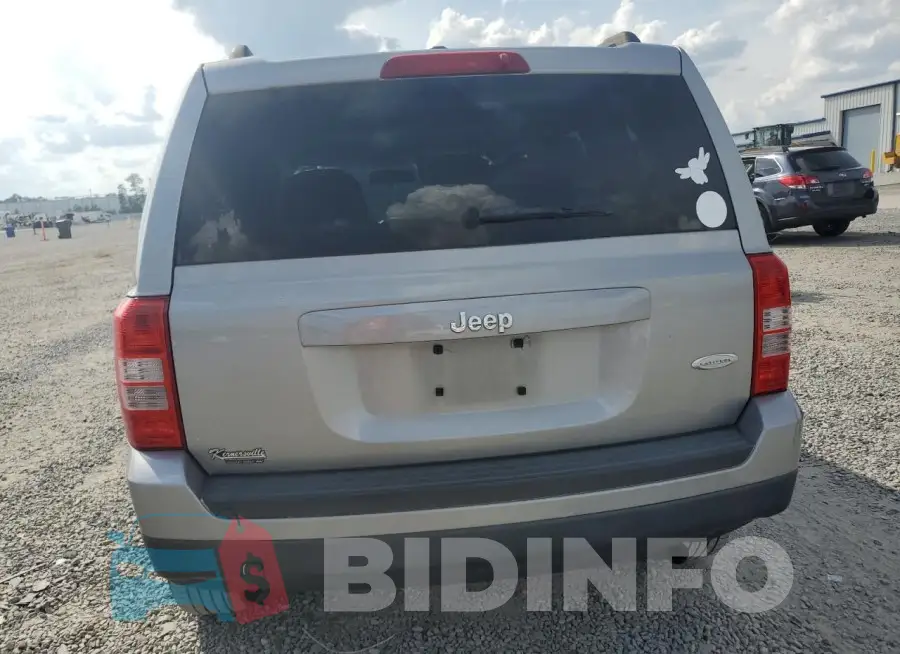 1C4NJPFA6GD794517 Photo# 6