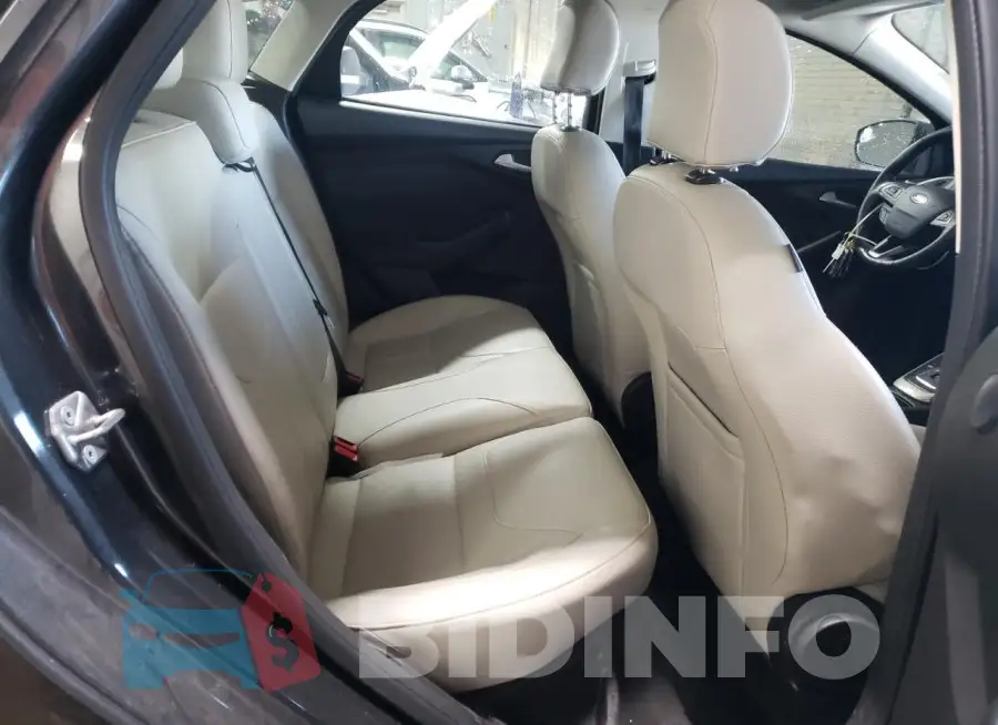 1FADP3N28JL279423 Photo# 10