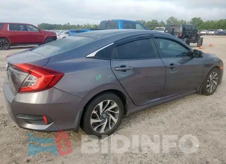19XFC2F72GE054256 Photo# 3