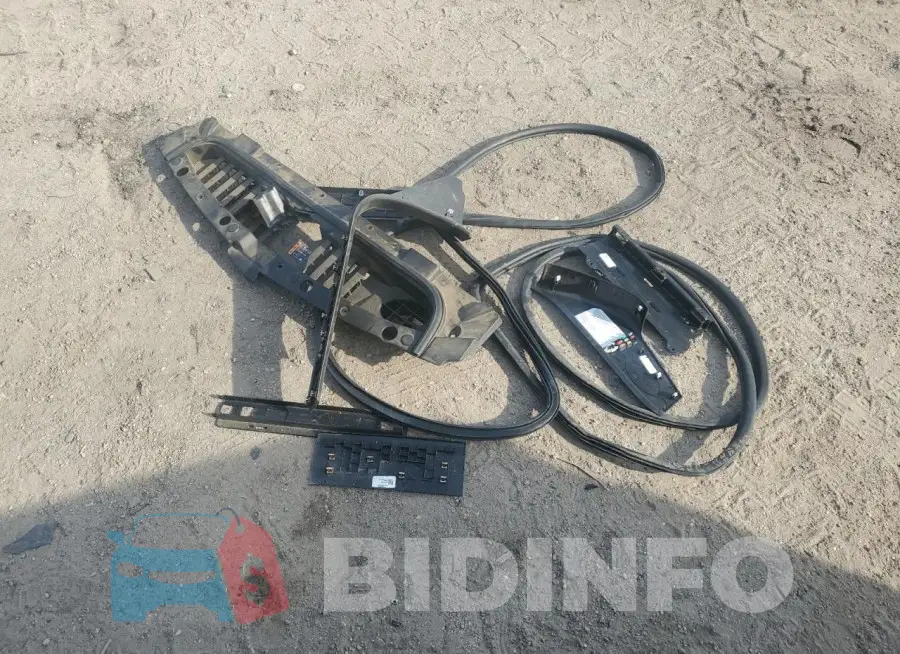 1GCPYCEF7LZ170832 Photo# 12