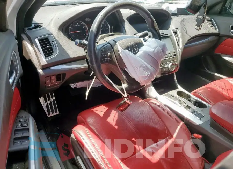 19UUB2F69JA012003 Photo# 8