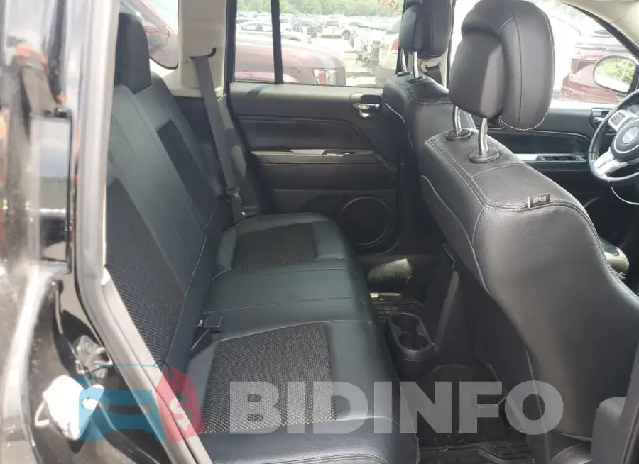 1C4NJDEBXGD745121 Photo# 11