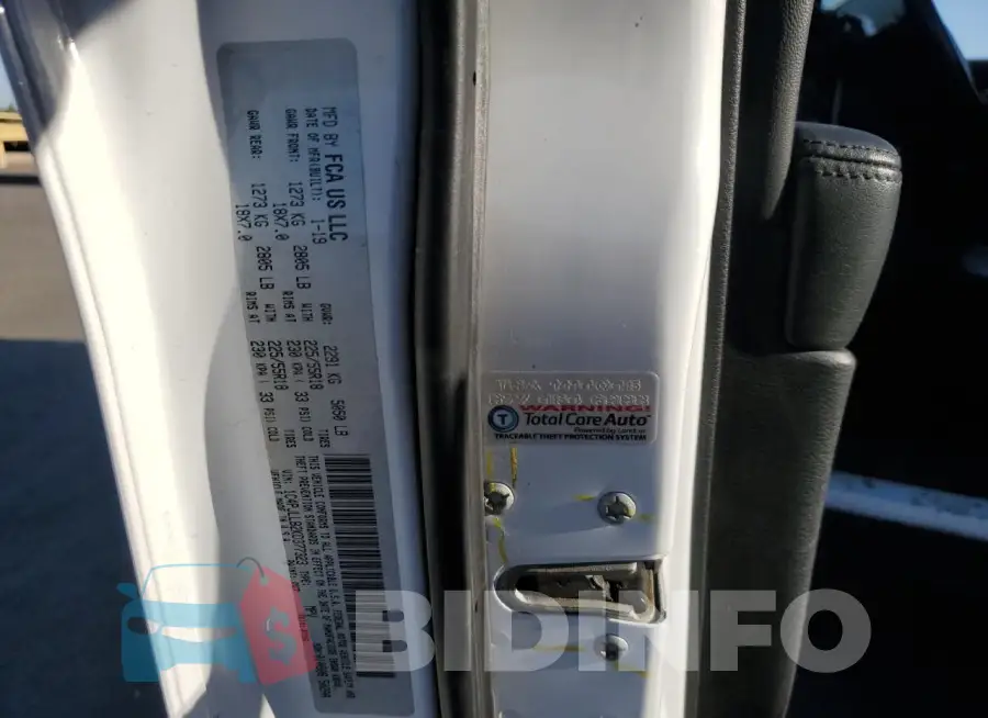 1C4PJLLB2KD377323 Photo# 14