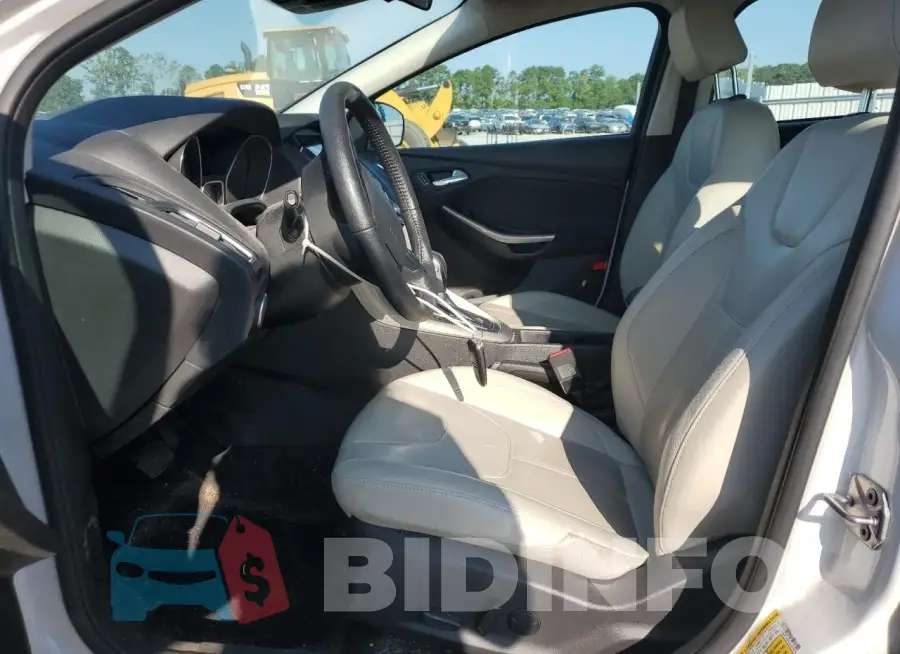 1FADP3N20JL332678 Photo# 7