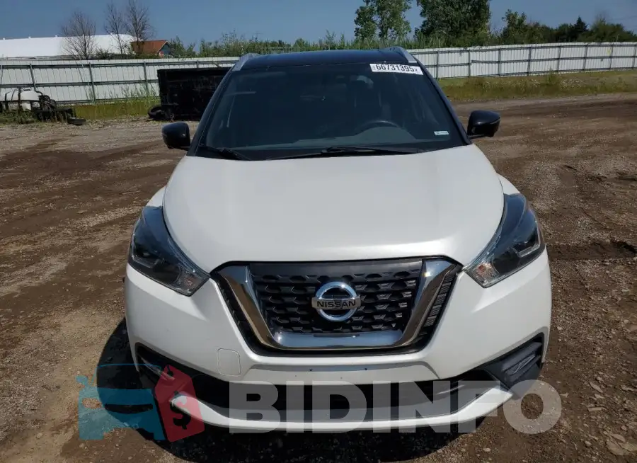 3N1CP5CU5JL531626 Photo# 5