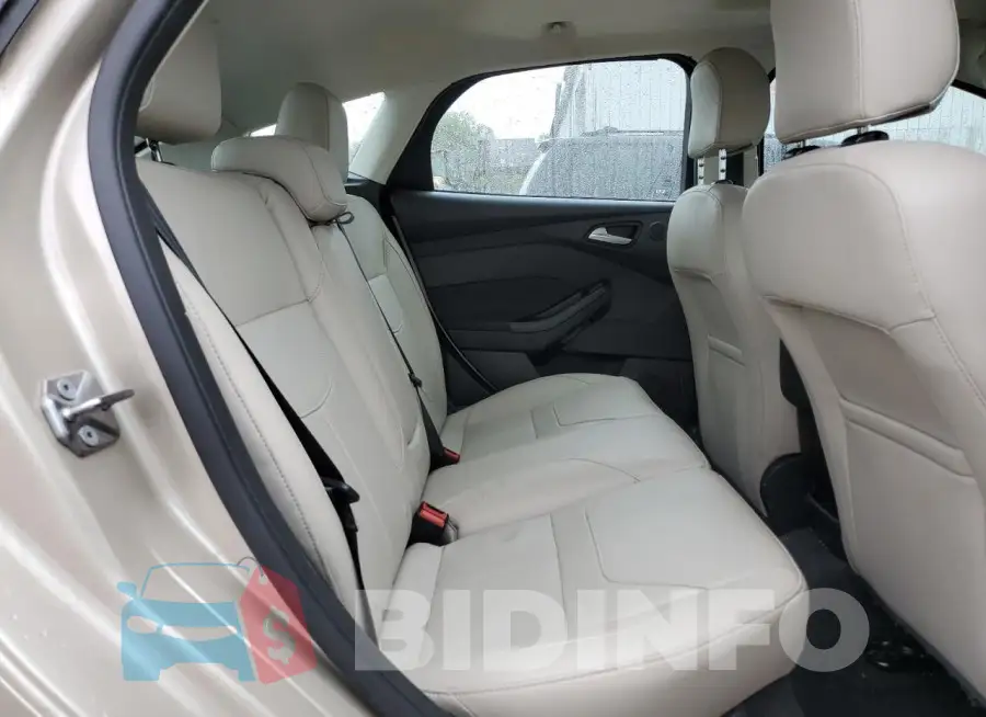 1FADP3N22HL221415 Photo# 10