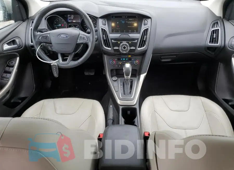 1FADP3N22HL221415 Photo# 8