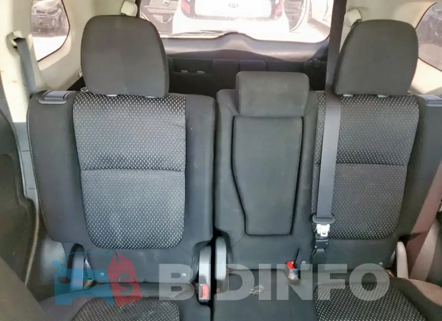 JA4AD3A36JZ005973 Photo# 10