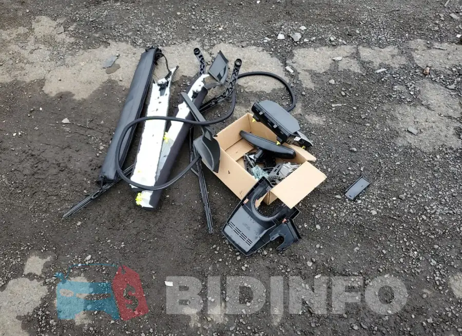 2T3E6RFV8RW075243 Photo# 13