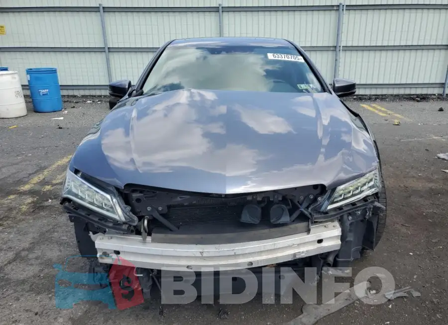 19UUB3F57HA002447 Photo# 5