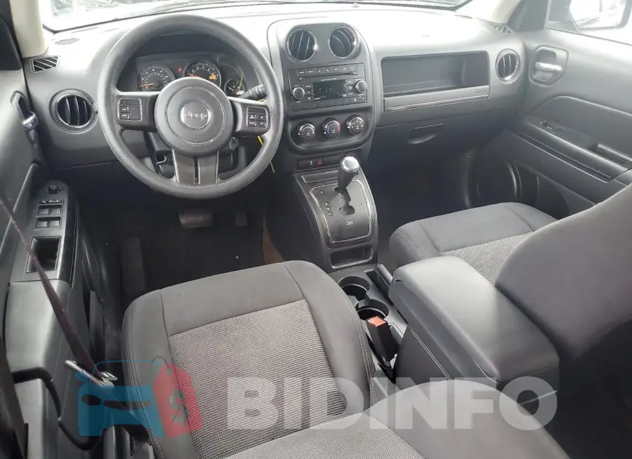 1C4NJPBB9GD702542 Photo# 8