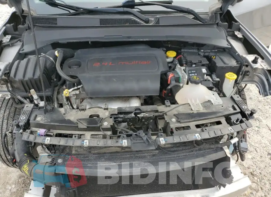 3C4NJDBBXJT360468 Photo# 12