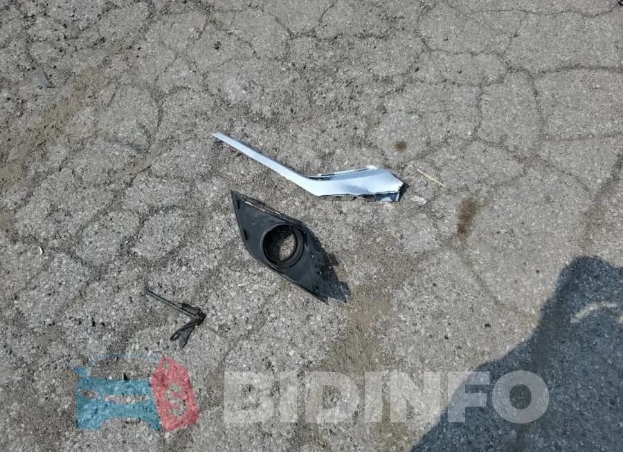 JA4AD2A34JZ068712 Photo# 13
