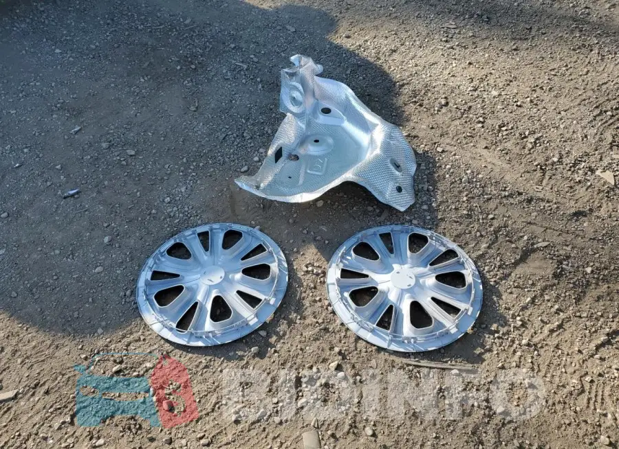 JTDBCMFE1S3099746 Photo# 12