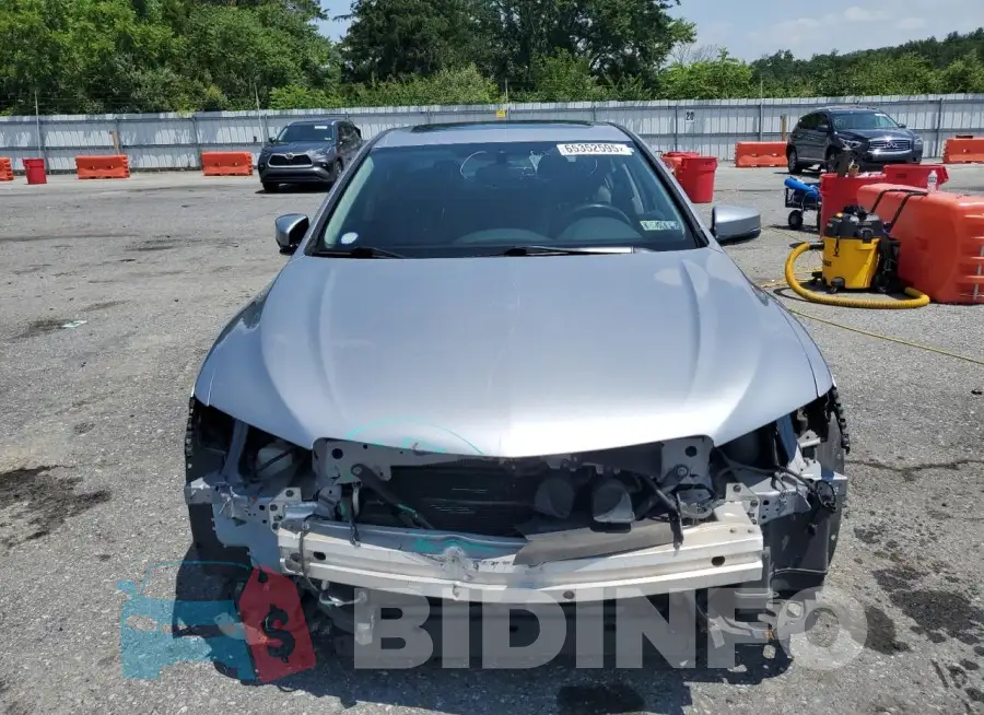 19UUB1F39GA005870 Photo# 5