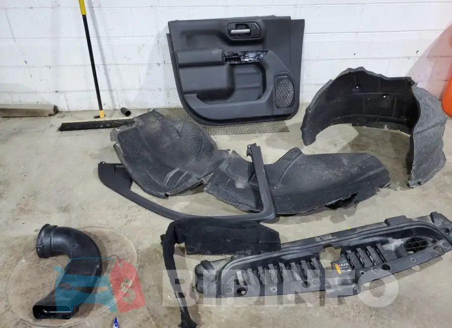 3GCPYCEH6KG136817 Photo# 12