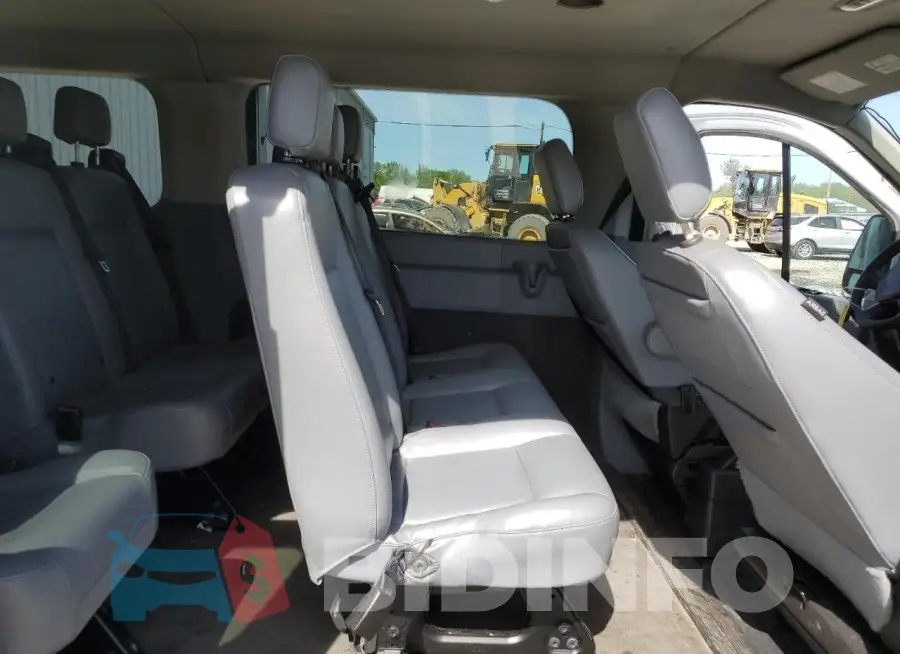1FBZX2YM7JKA70823 Photo# 11