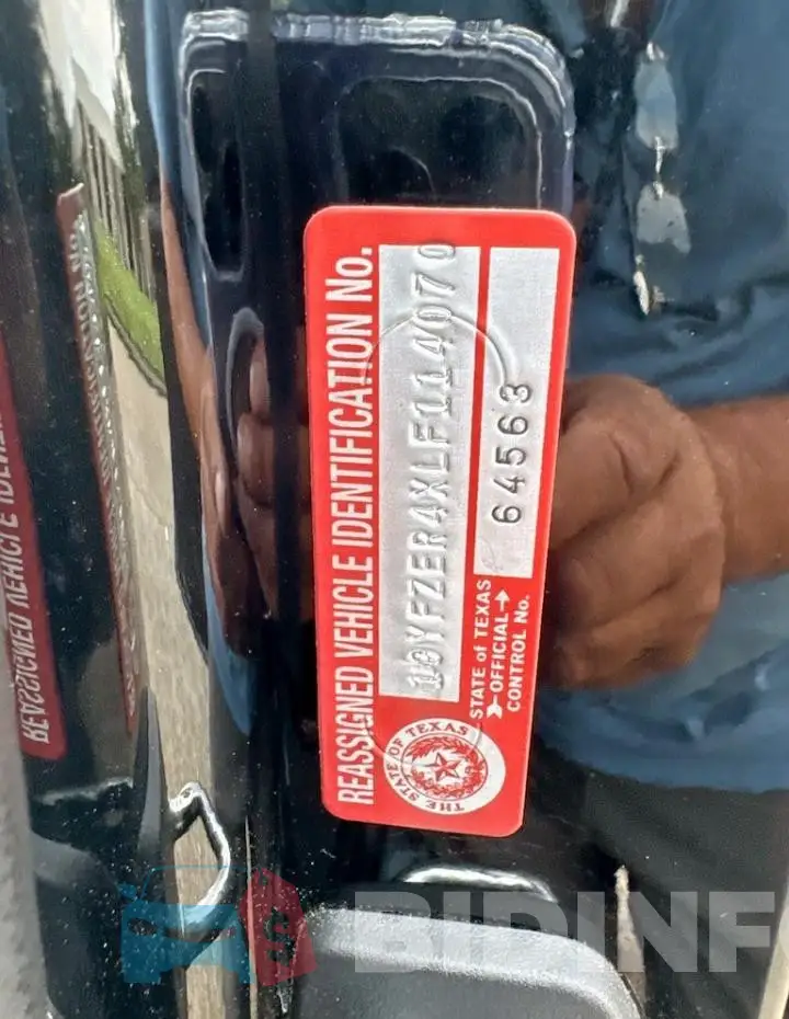 1GYFZER4XLF114070 Photo# 13