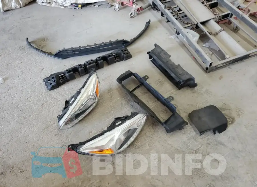 1FADP3E23JL201180 Photo# 12