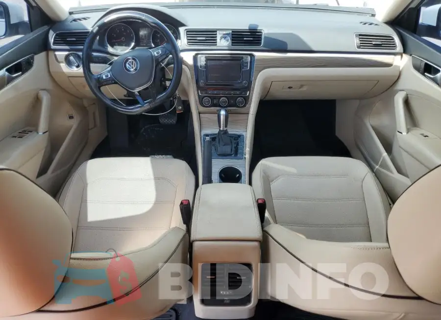 1VWBS7A36GC020134 Photo# 8
