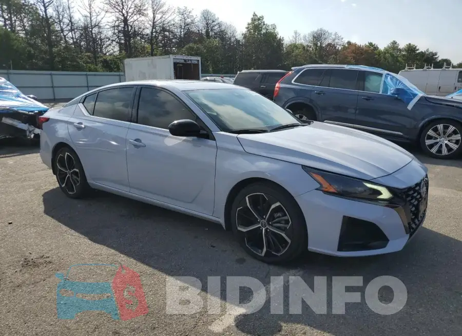 1N4BL4CV1PN342381 Photo# 4