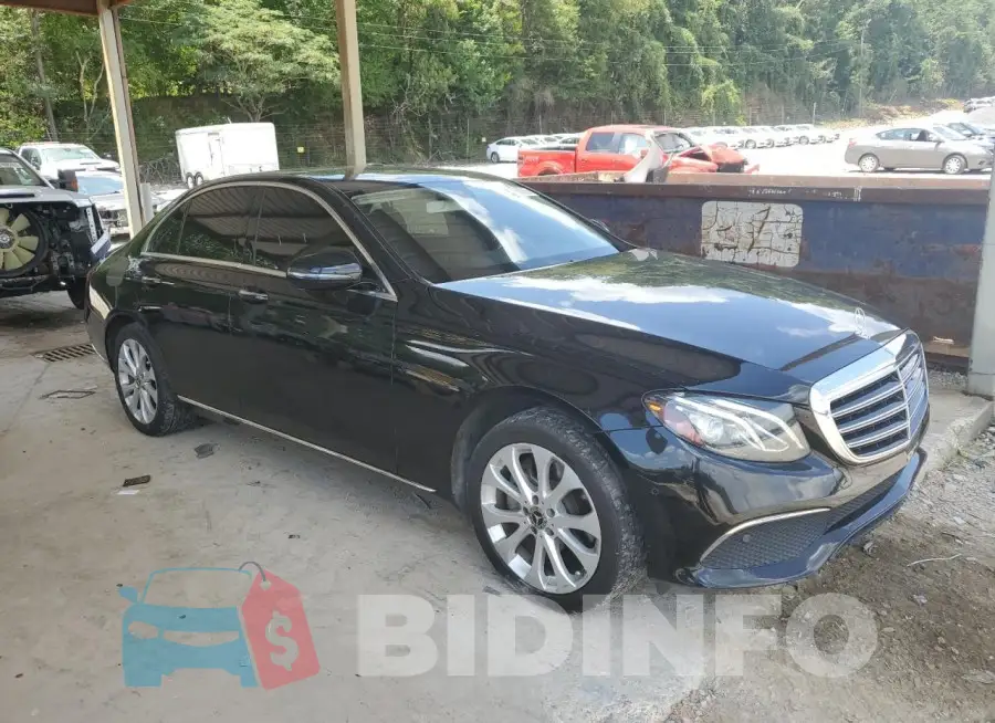 WDDZF4JB9JA377991 Photo# 4