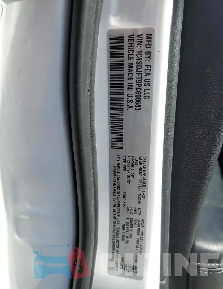 1C4SDJFT9PC690683 Photo# 13