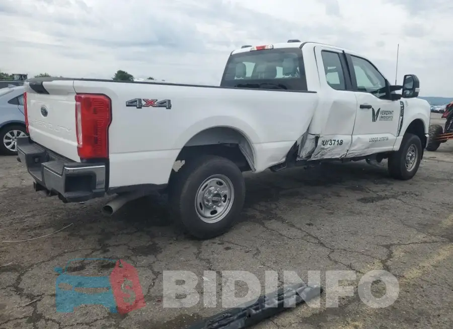 1FT7X2BA1RED47235 Photo# 3
